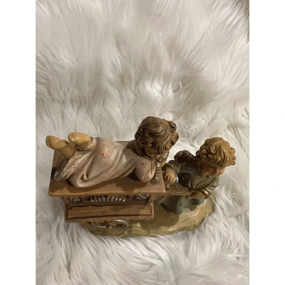 Italy Music Box Angels Christmas Plays Silent Night Hand Painted Style N43/M VTG